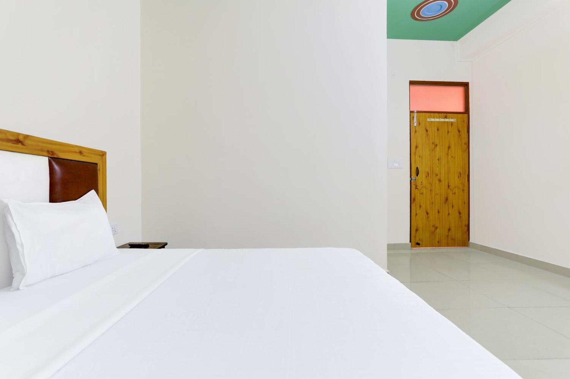 Hotel O Blu Moon Ghaziabad Εξωτερικό φωτογραφία