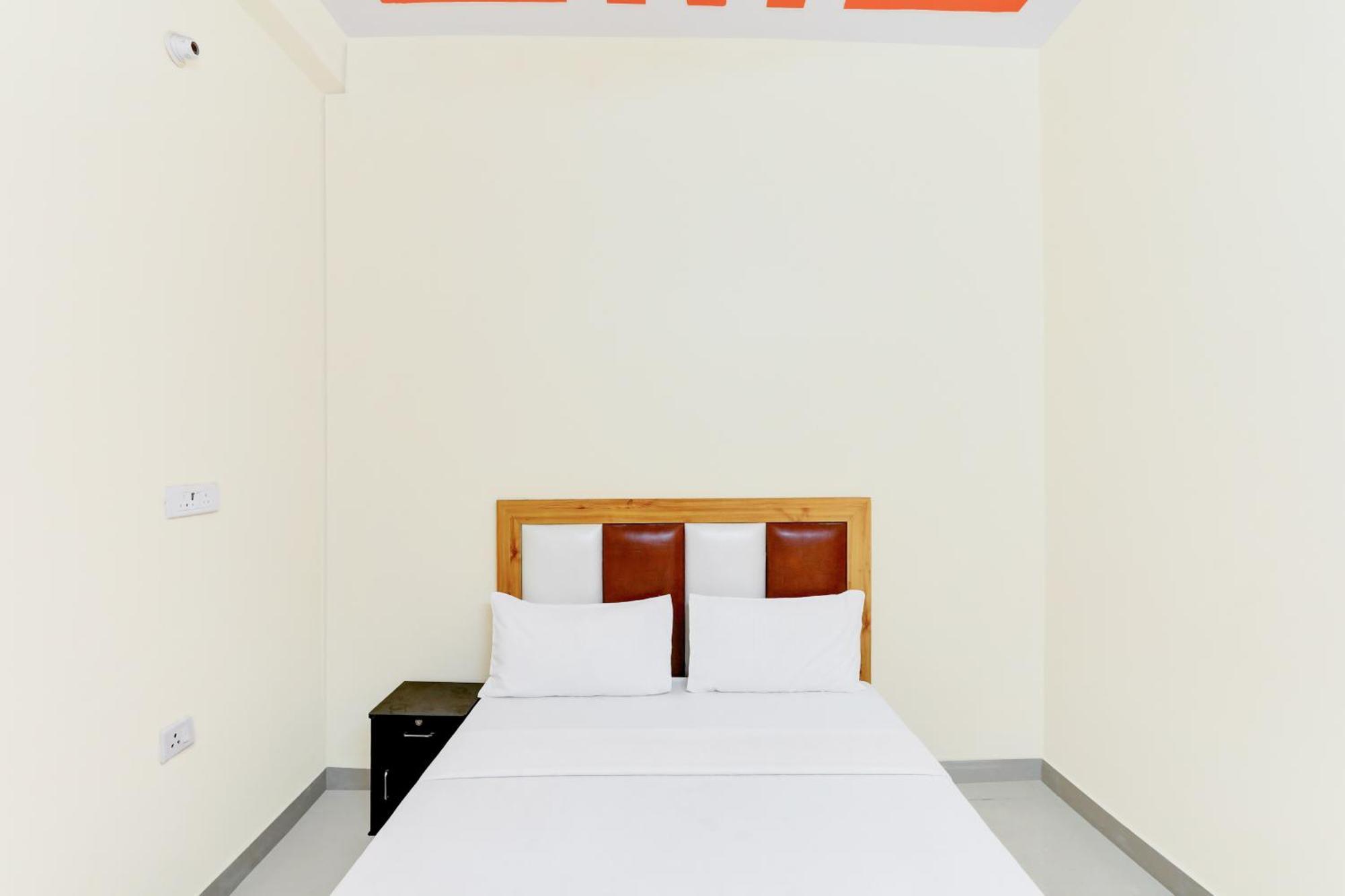 Hotel O Blu Moon Ghaziabad Εξωτερικό φωτογραφία