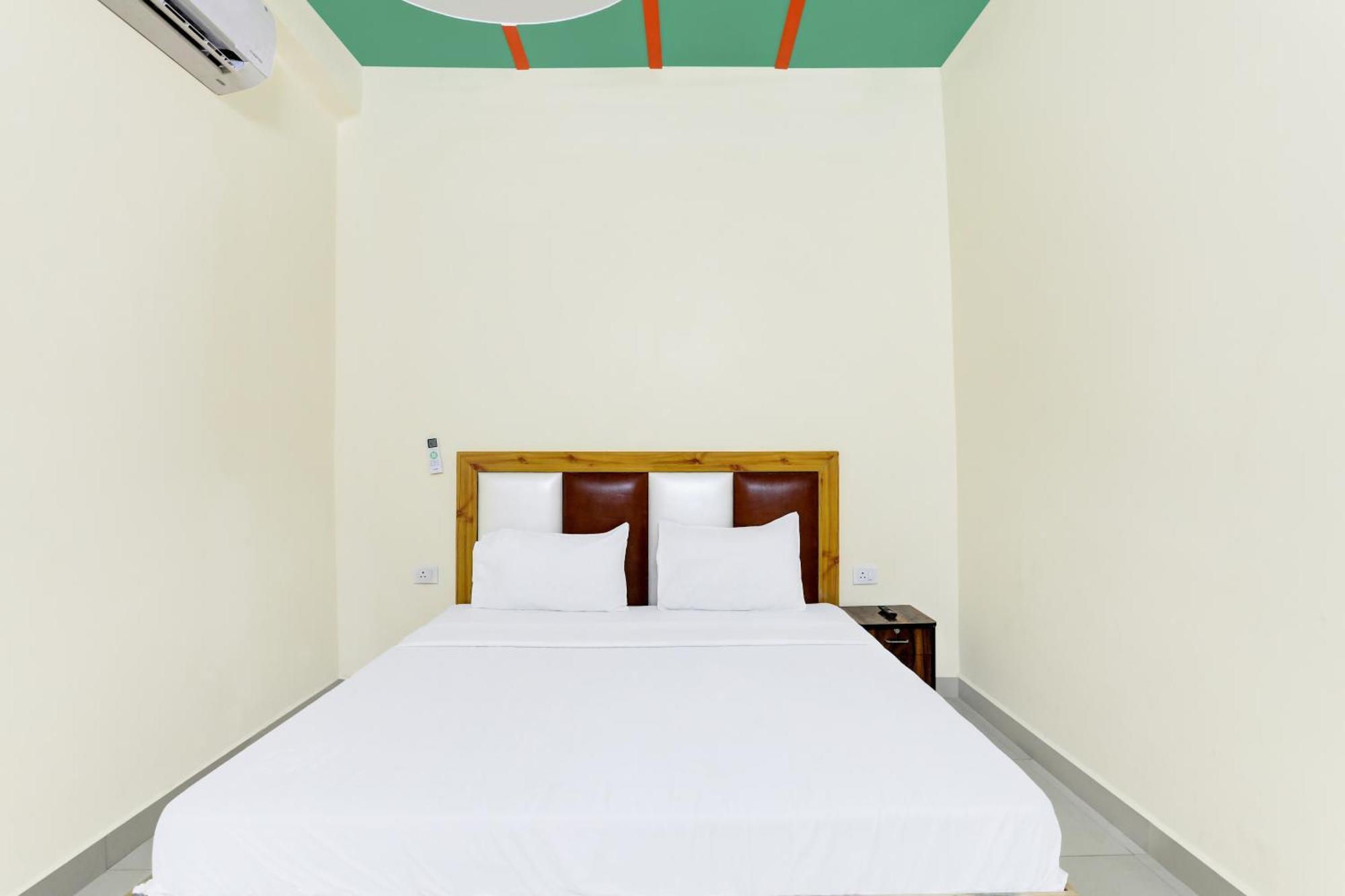 Hotel O Blu Moon Ghaziabad Εξωτερικό φωτογραφία